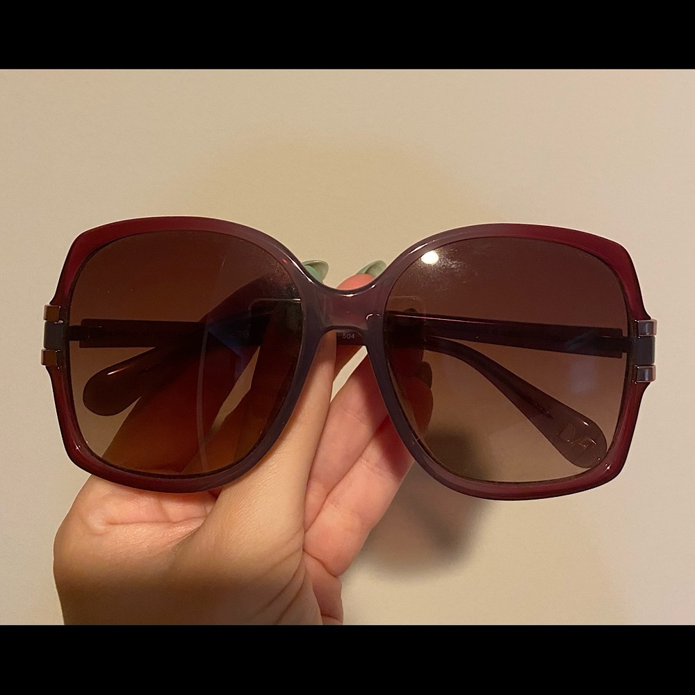 Diane Von Furstenberg purple ombré sunglasses w/ sunglass case